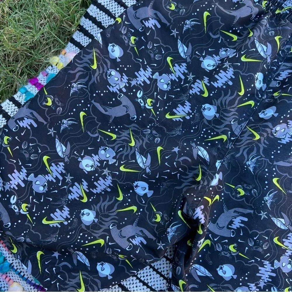 Nike Black Lime Green Shark Sea Friends Swim Trunks Boys‎ Volley Shorts Sz XL